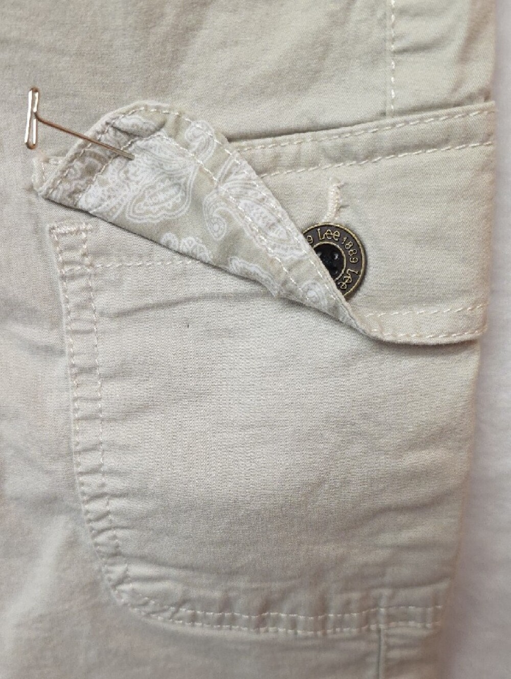 Lee Women's Light Khaki Cargo Capri Pants - Picture 8 of 16